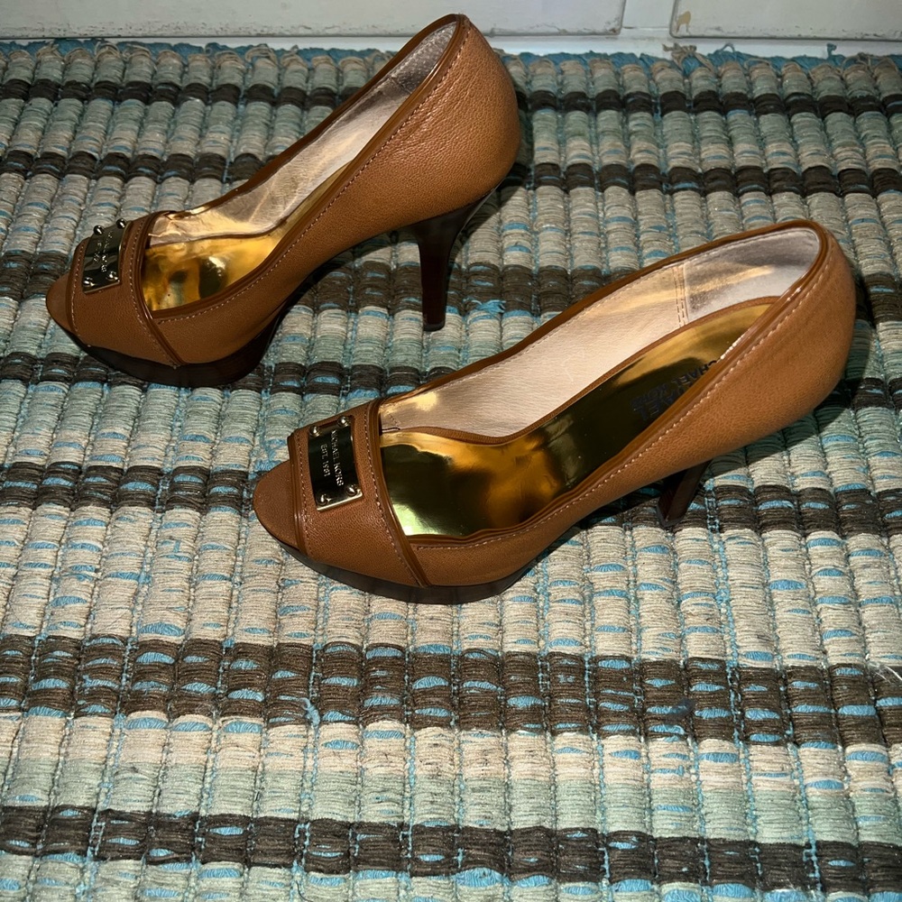 Michael‎ Kors Tan Peep-Toe Wooden Heels - Picture 2 of 6
